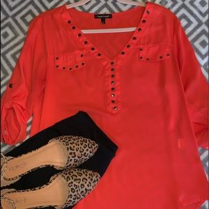❤️ Super Fun Flowy Coral Blouse ❤️